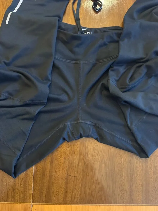 Nike Black Leggings with Small White Swoosh - Picture 4 of 8